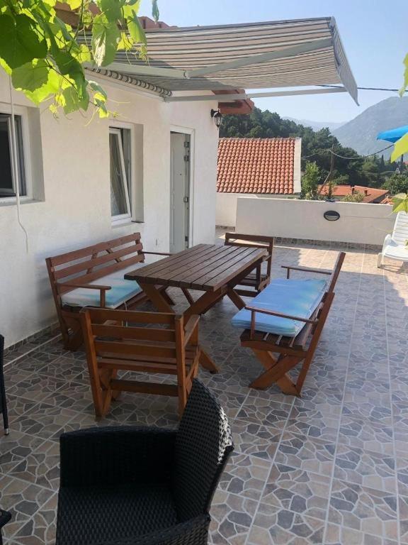 Alisa Sea View Apartment Prcanj Kotor Eksteriør billede