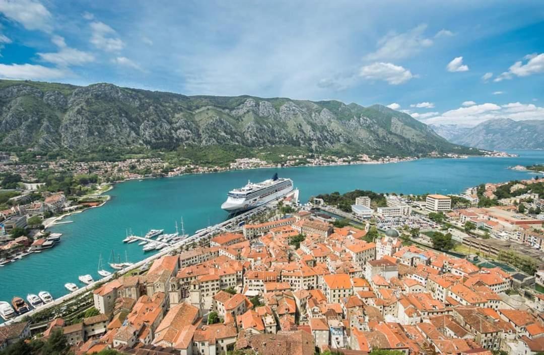 Alisa Sea View Apartment Prcanj Kotor Eksteriør billede